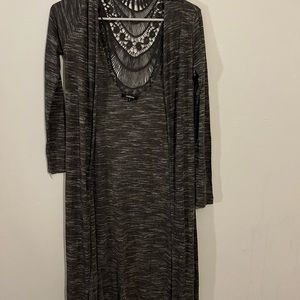 Long sleeve grey cardigan.